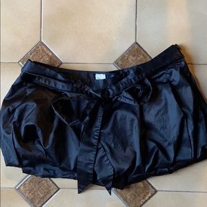Bird by Juicy Couture black puffer bottom shorts